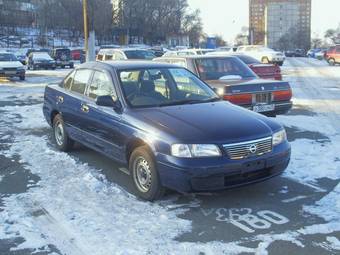 2003 Nissan Sunny Pictures