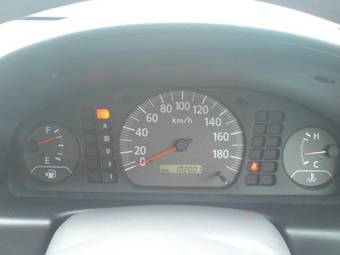 2003 Nissan Sunny Pictures