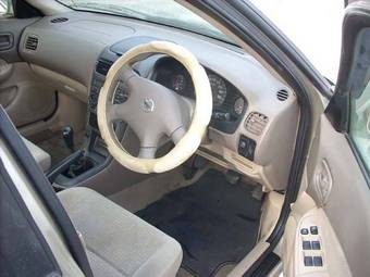 2003 Nissan Sunny Pictures