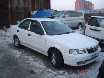 2003 Nissan Sunny Photos