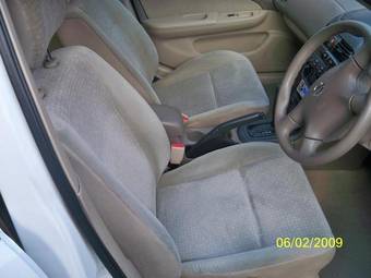 2003 Nissan Sunny Pictures