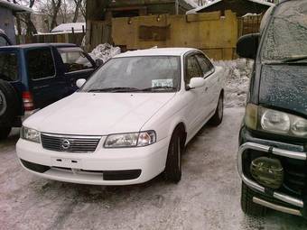 2003 Nissan Sunny Photos