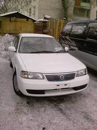 2003 Nissan Sunny Photos