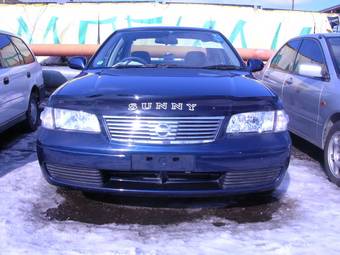 2003 Nissan Sunny Pictures