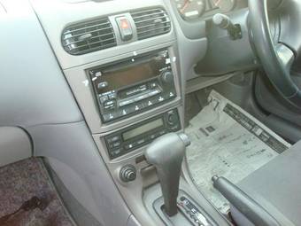 2003 Nissan Sunny Photos