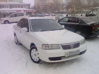 2003 Nissan Sunny Pictures