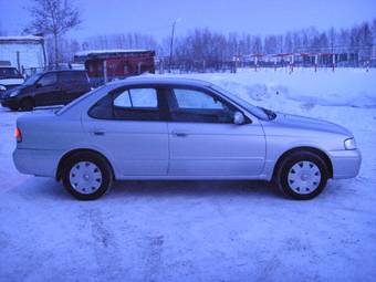 2003 Nissan Sunny Photos