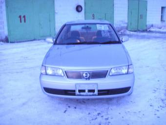 2003 Nissan Sunny Pictures