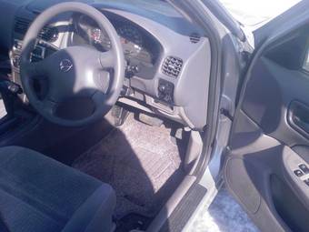 2003 Nissan Sunny Pictures