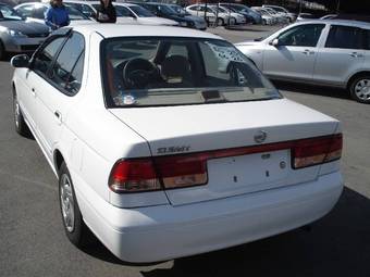 2003 Nissan Sunny Pictures