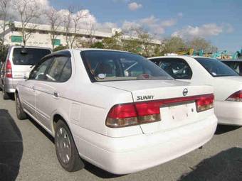 2003 Nissan Sunny Pictures