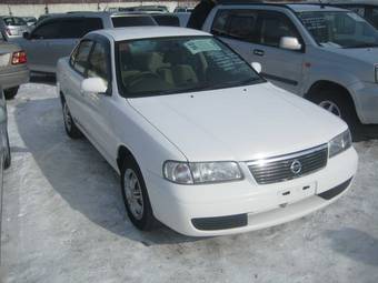 2003 Nissan Sunny Photos