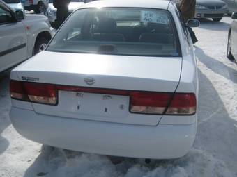 2003 Nissan Sunny Pictures