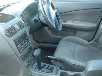 2003 Nissan Sunny Pictures