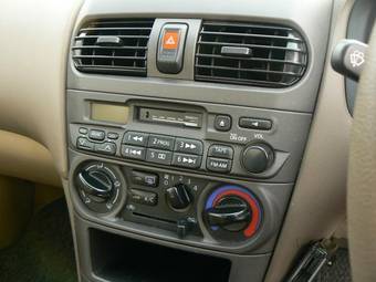 2003 Nissan Sunny Pictures