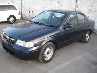 2003 Nissan Sunny Photos