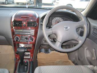2003 Nissan Sunny Pictures
