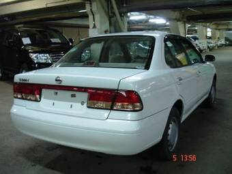 2003 Nissan Sunny Pictures
