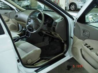 2003 Nissan Sunny Photos