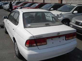2003 Nissan Sunny Pictures