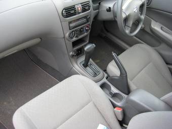 2003 Nissan Sunny Pictures