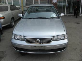 2003 Nissan Sunny Photos