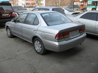2003 Nissan Sunny Pictures
