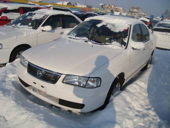 2003 Nissan Sunny Pictures