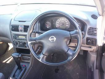 2003 Nissan Sunny Pictures