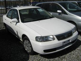 2003 Nissan Sunny Pictures