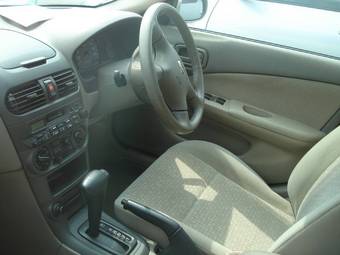 2003 Nissan Sunny Pictures