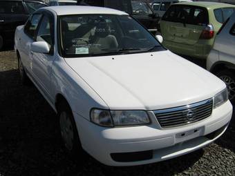 2003 Nissan Sunny Photos