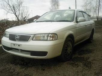 2003 Nissan Sunny Pictures