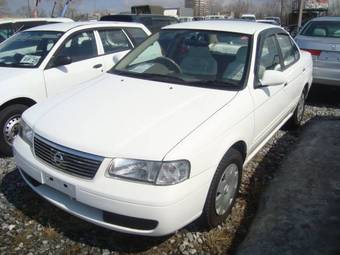 2003 Nissan Sunny Photos