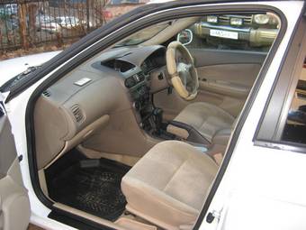 2003 Nissan Sunny Pictures