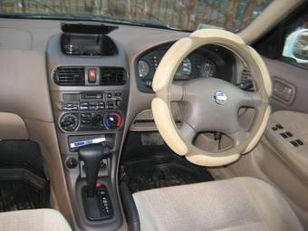 2003 Nissan Sunny Pictures
