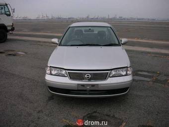 2003 Nissan Sunny Photos