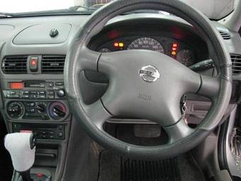 2003 Nissan Sunny Pictures