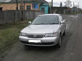 2003 Nissan Sunny Pictures