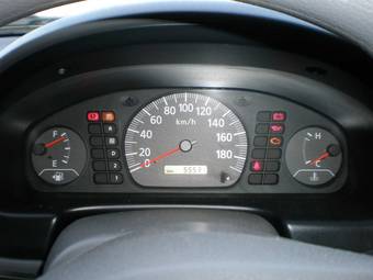 2003 Nissan Sunny Photos
