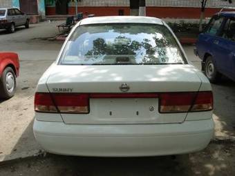 2003 Nissan Sunny Pictures