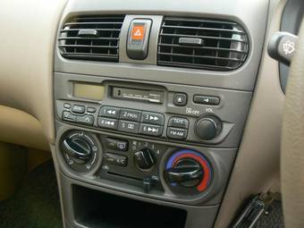 2003 Nissan Sunny Photos