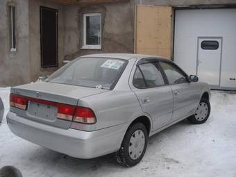 2003 Nissan Sunny Photos