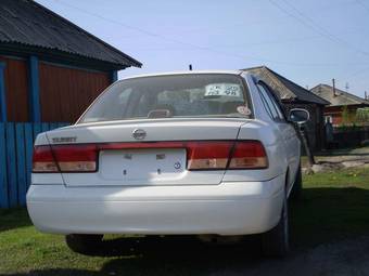 2003 Nissan Sunny Pictures