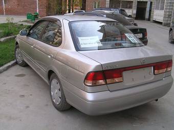 2003 Nissan Sunny Pictures