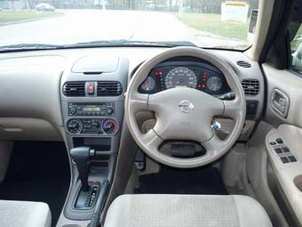 2003 Nissan Sunny Pictures