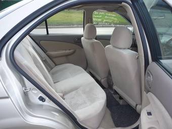 2003 Nissan Sunny Pictures