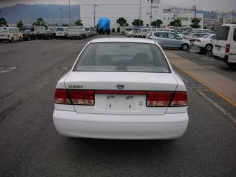 2003 Nissan Sunny Pictures