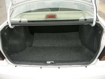 2003 Nissan Sunny Photos
