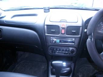 2003 Nissan Sunny Photos